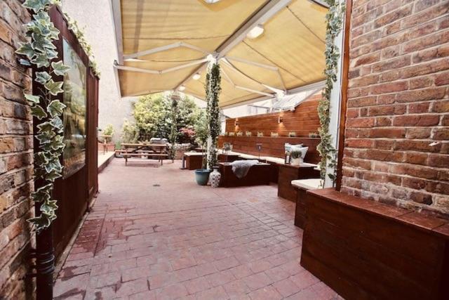 Summerfield Pub & Boutique Rooms Лондон Екстериор снимка